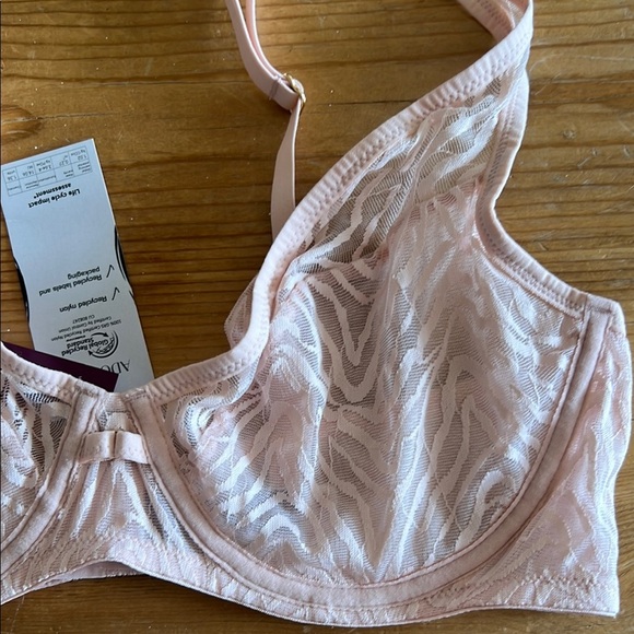 Pink Lace Underwire Bra - Picture 2 of 5